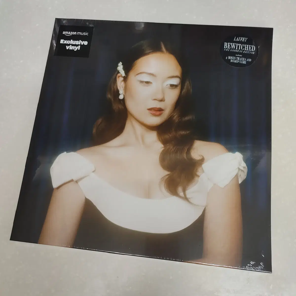 Laufey (라이베이) Bewitched (LP) CLOUDY 컬러