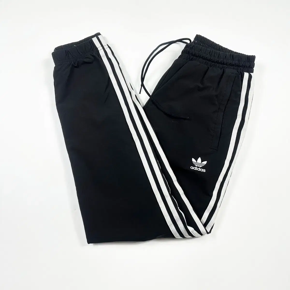 (L) Adidas og Minimalist Woven Jogger Pants