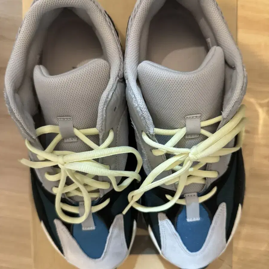 (295)Adidas Yeezy Boost 700 Wave Runner