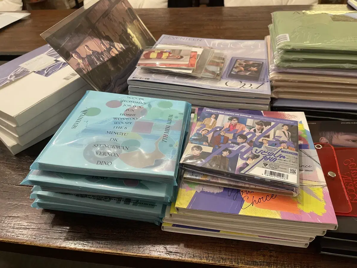 Deactivation seventeen 36 unsealed albums bulk (including postcards)