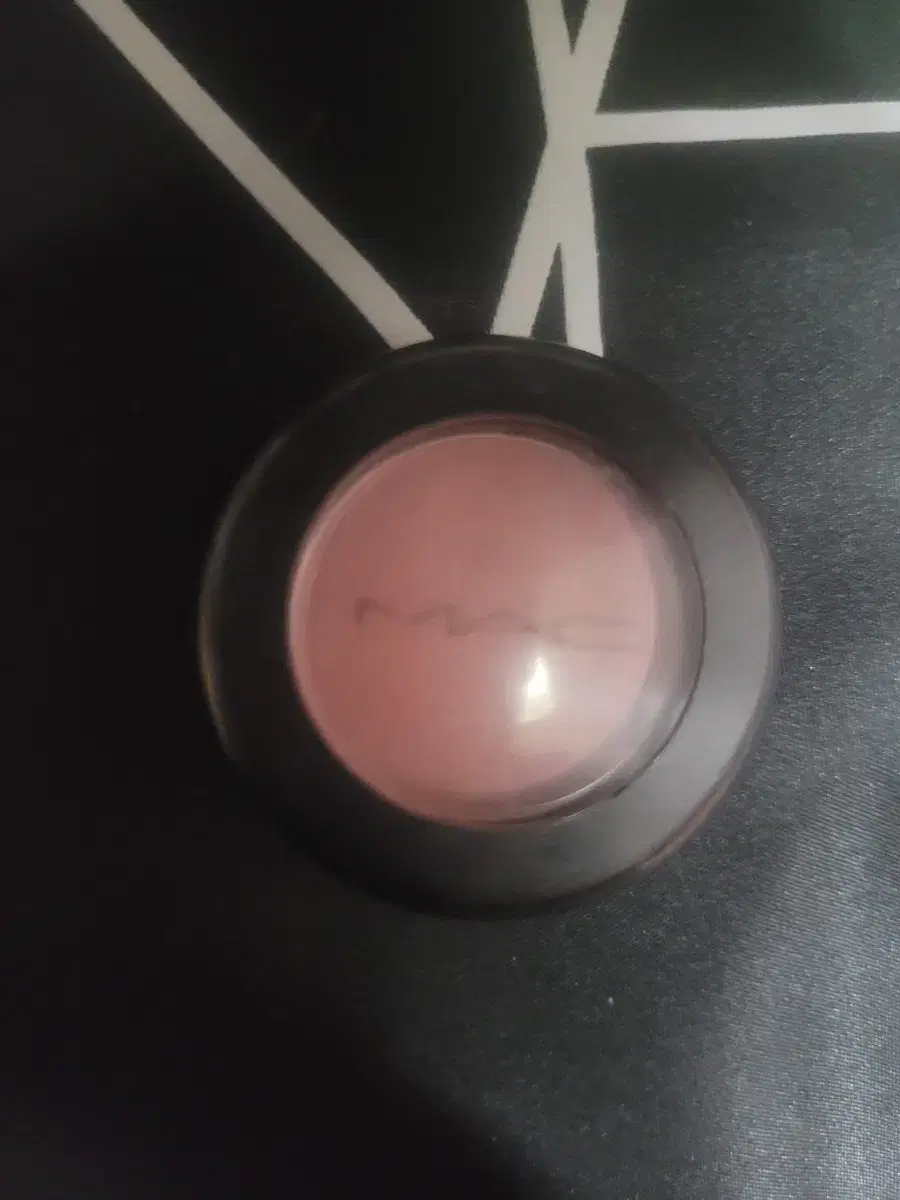 MAC Single Eyeshadow GIRLIE