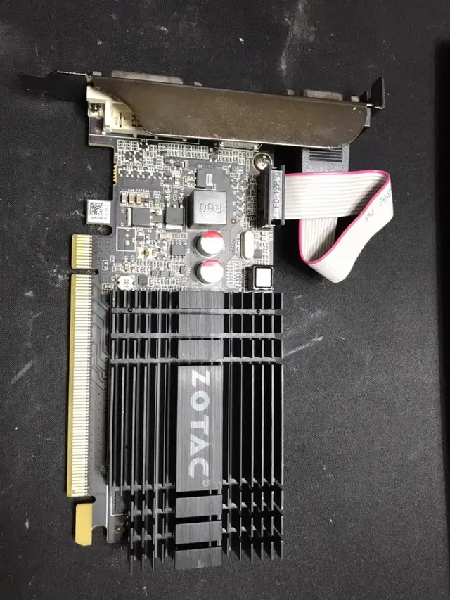 GT710 조탁 그래픽카드 LP 타입 가능 중고 입니다