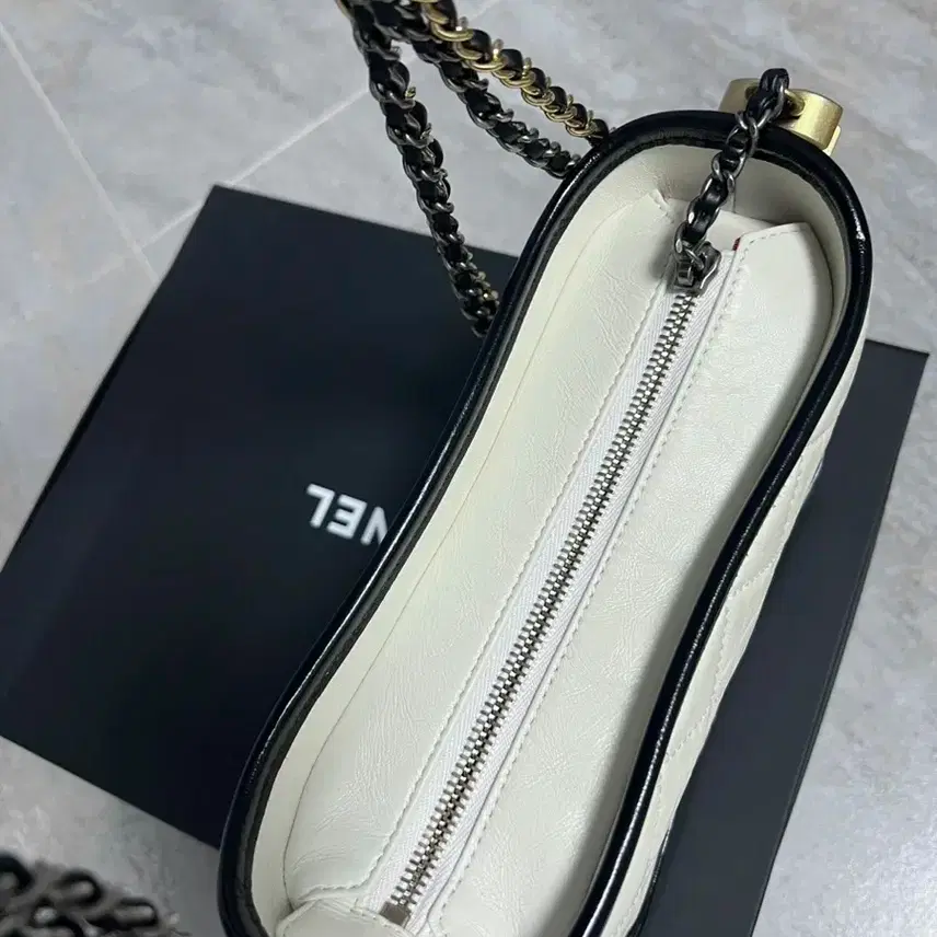 샤넬 가브리엘 호보 스몰 29번대 새상품 사진 3