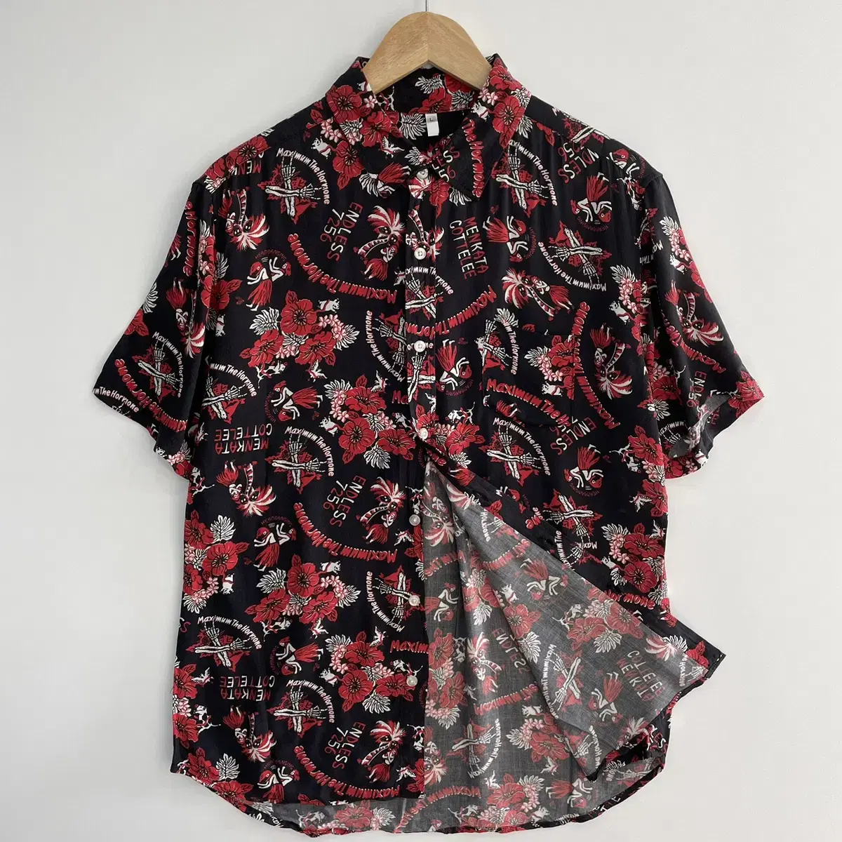 [L] Free shipping on vintage Hawaiian shirts.