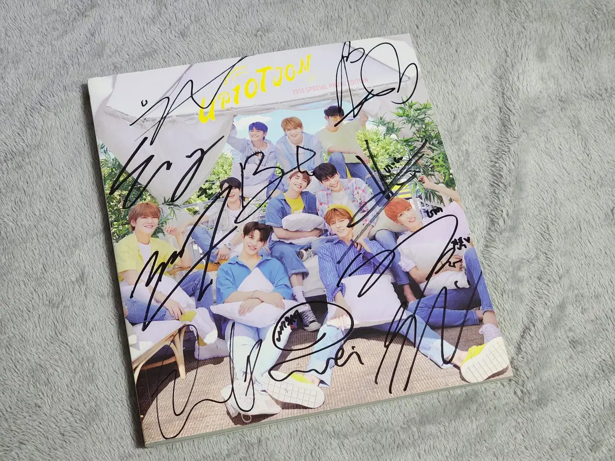 Rare - signed by Uptenham signature album Limited Merchandise/UP10TION