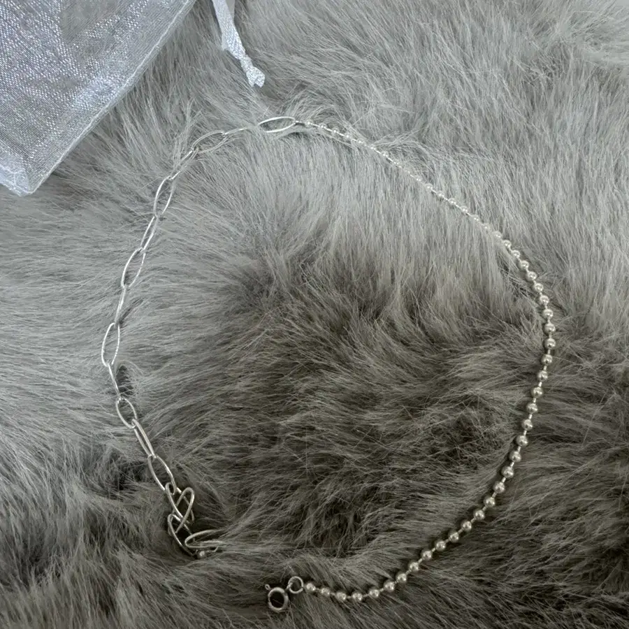 모멘텔 half ball chain necklace