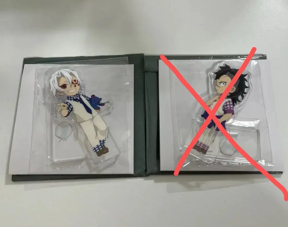 Demon's Blade White Day dey sell acrylic 