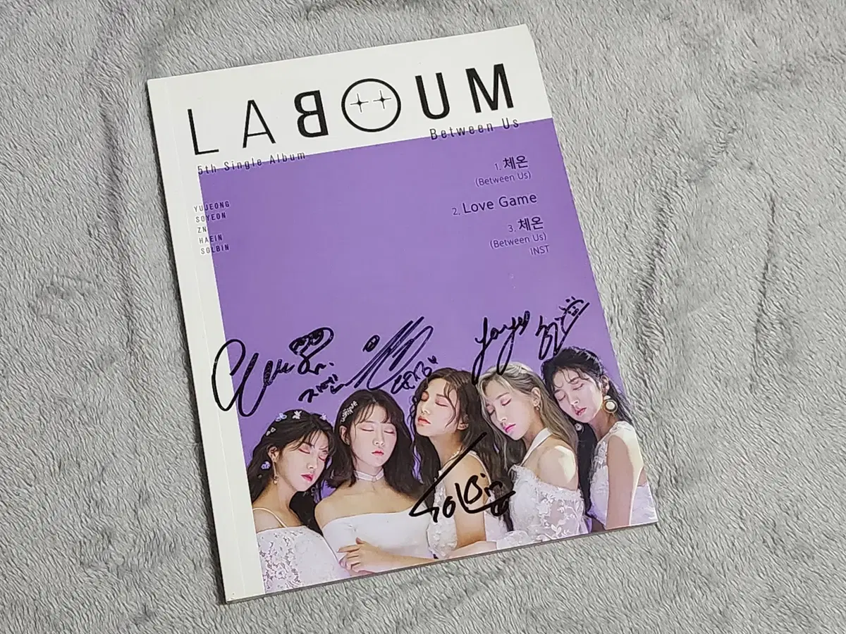 Rare - signed by Laboum signature album Limited Merchandise/LABOUM