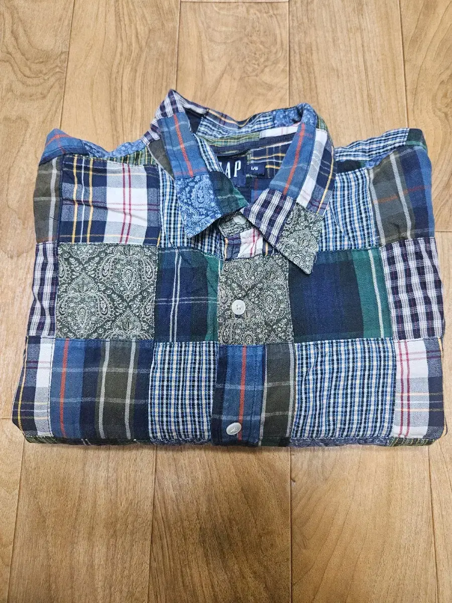 GAP Patchwork Short Sleeve Shirt