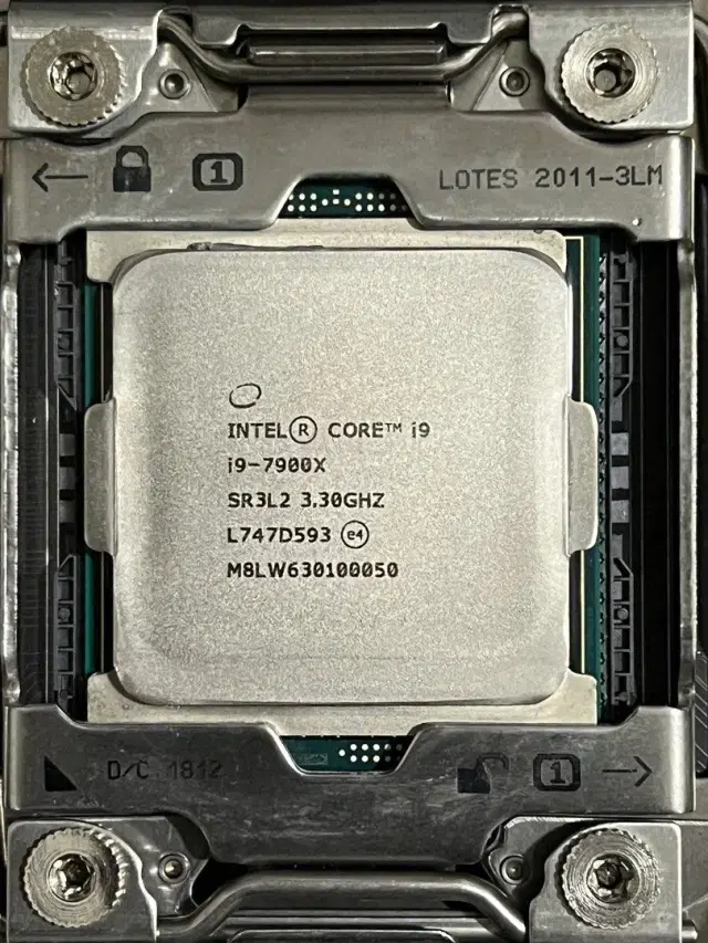 인텔 코어 i9-7900X Skylake-X (LGA2066/X299)