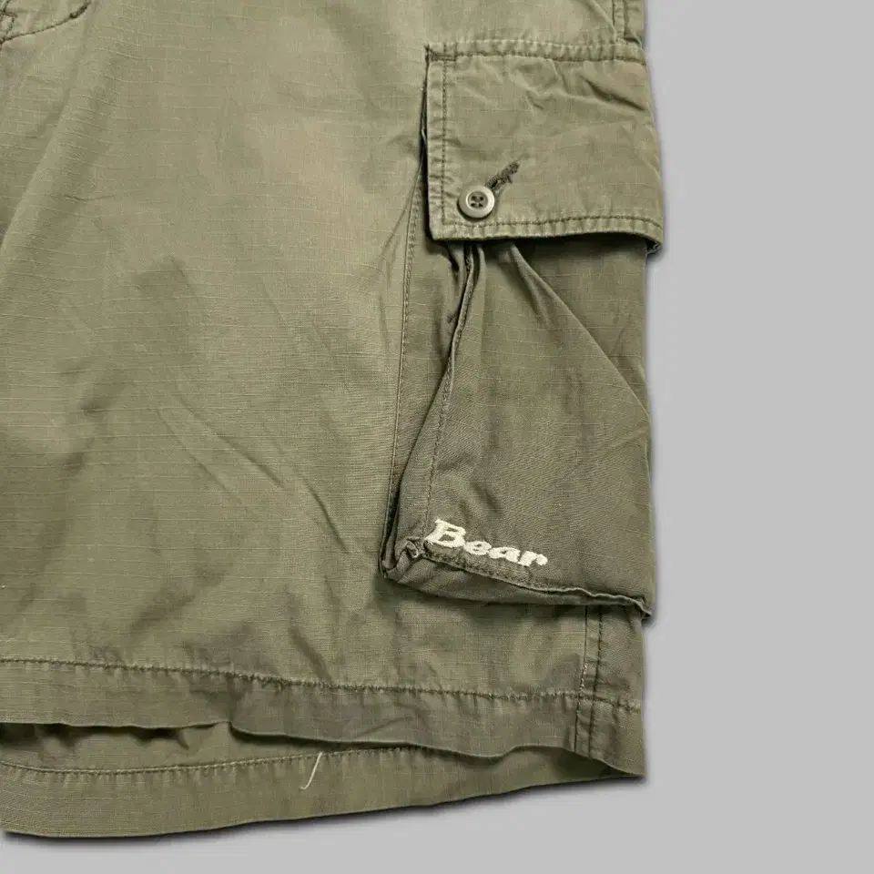 vintage bear olive green cargo shorts