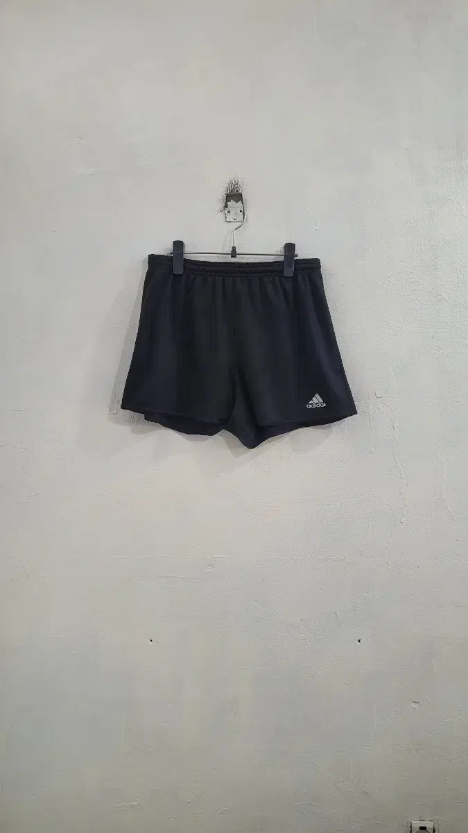 [100]Adidas sportswear black x white triangle logo banded short vahn!