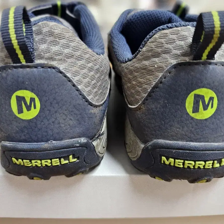 머렐 Merrell 트레킹  등산화 235사이즈