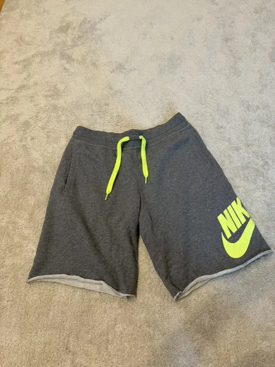 (Brand New, Rare Color) Nike Neat Grey Big Swoosh SweatshortsL (32-34)