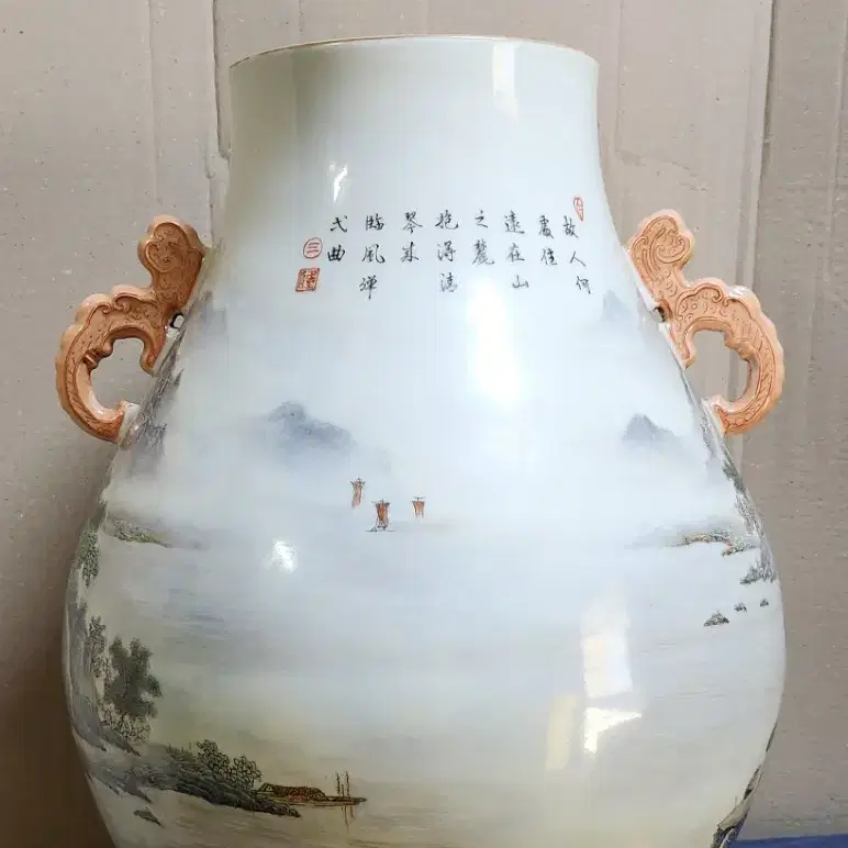 강희년제  분채 산수화. 청화백자 ( 높이 48cm )