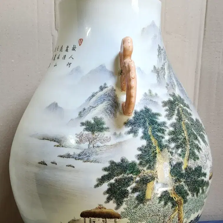 강희년제  분채 산수화. 청화백자 ( 높이 48cm )