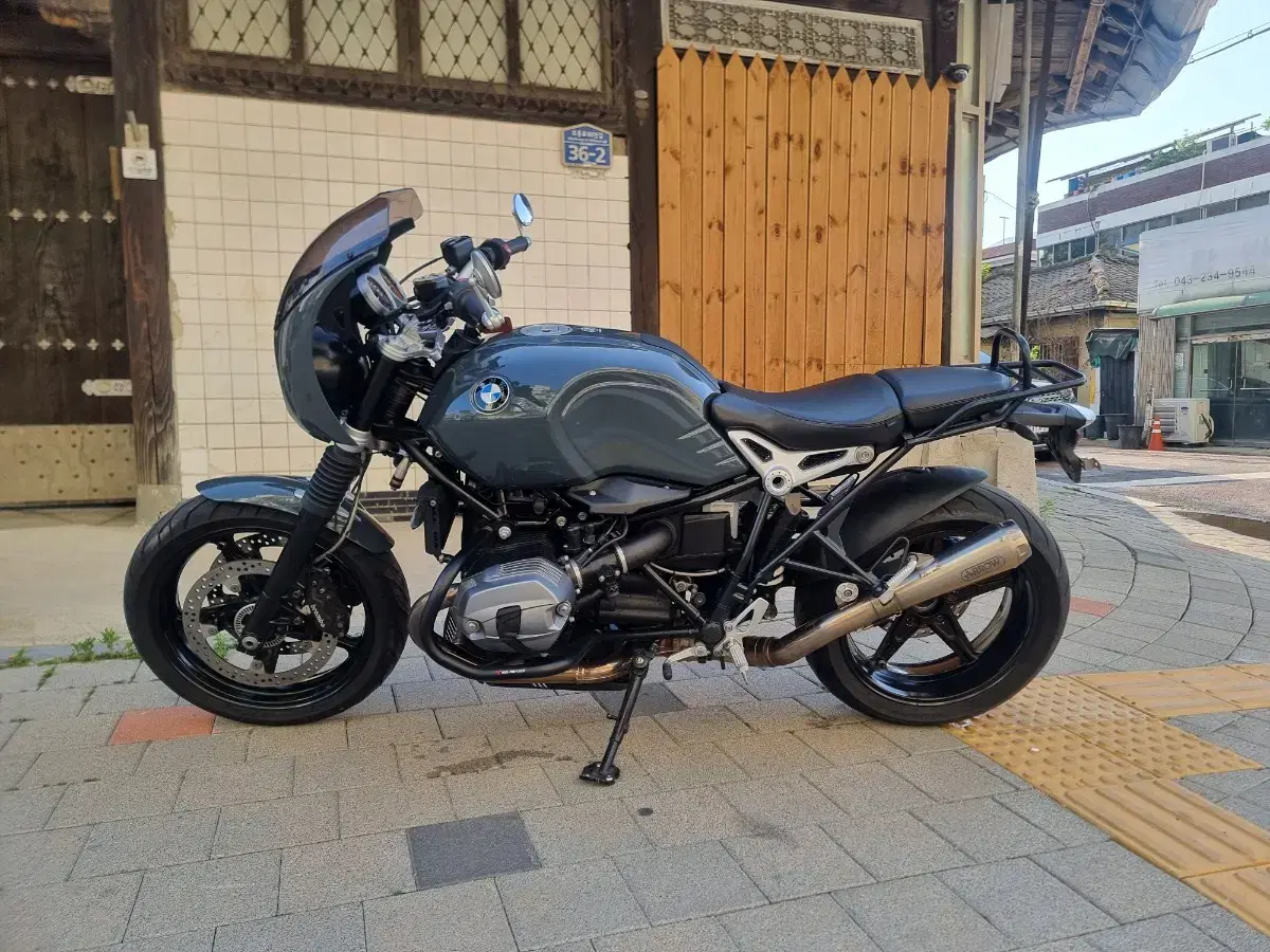 2017년식 bmw r9t 퓨어 옵션많은 바이크 판매합니다