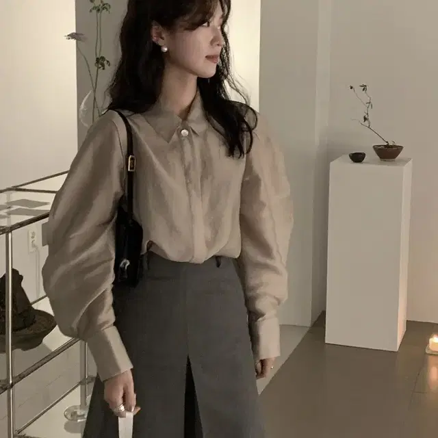 (새상품)게드 볼륨 블라우스 그레이 BOLUME BLOUSE GRAY