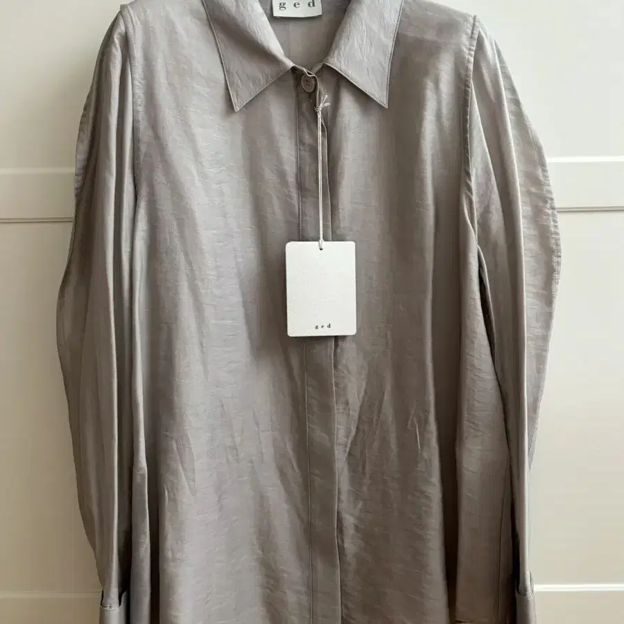 (새상품)게드 볼륨 블라우스 그레이 BOLUME BLOUSE GRAY