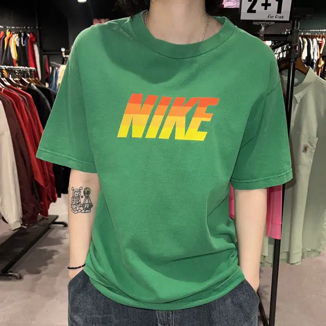 (019) NIKE 나이키 전면 로고 배색 프린팅 반팔 티셔츠 그린 M