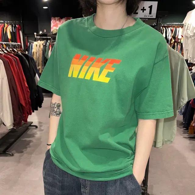 (019) NIKE 나이키 전면 로고 배색 프린팅 반팔 티셔츠 그린 M