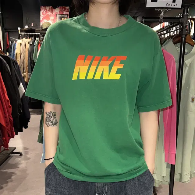 (019) NIKE 나이키 전면 로고 배색 프린팅 반팔 티셔츠 그린 M