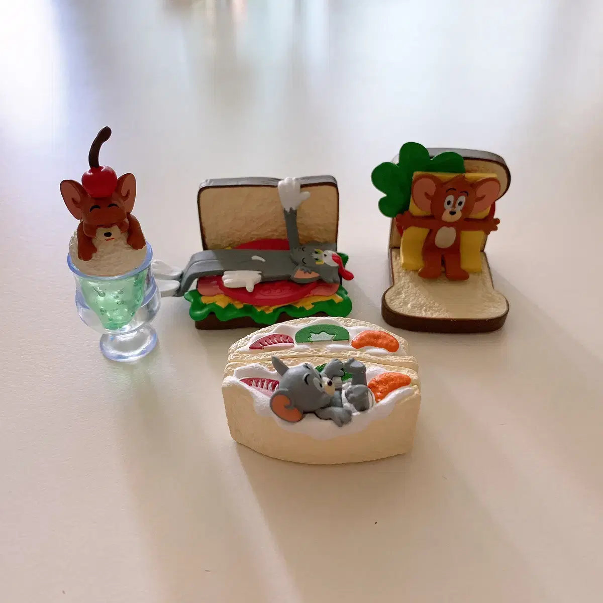 Tom and Jerry's Yummy Food Gacha