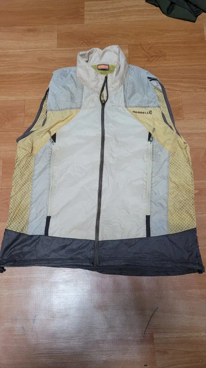 Merrell Mountaineering Vest (size 110)