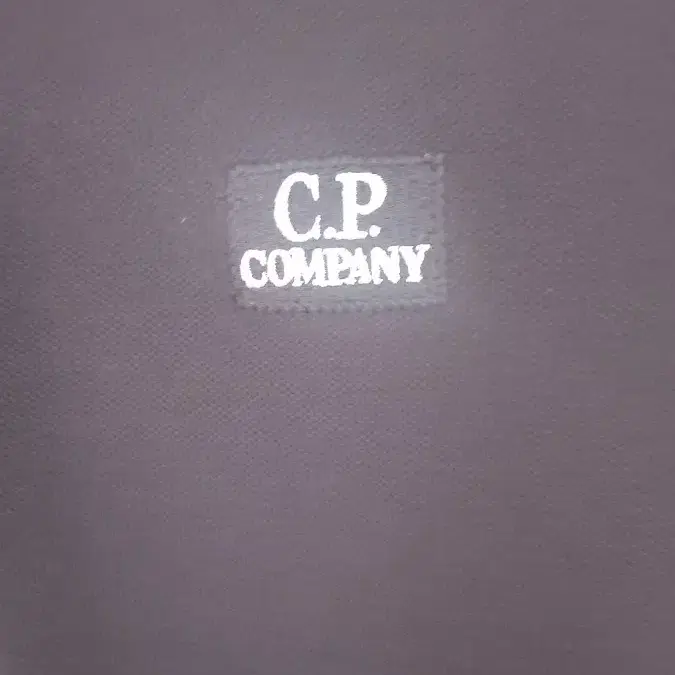 C.P. COMPANY slimfit 새반팔티 (95100)