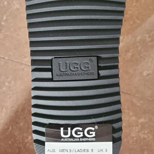 미사용 ugg 어그 클레식 클리어 미니 레인부츠 (블랙 225)