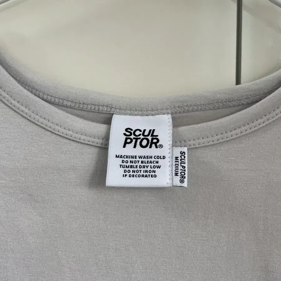 스컬프터 Oblique Logo Crop Top Pale Gray