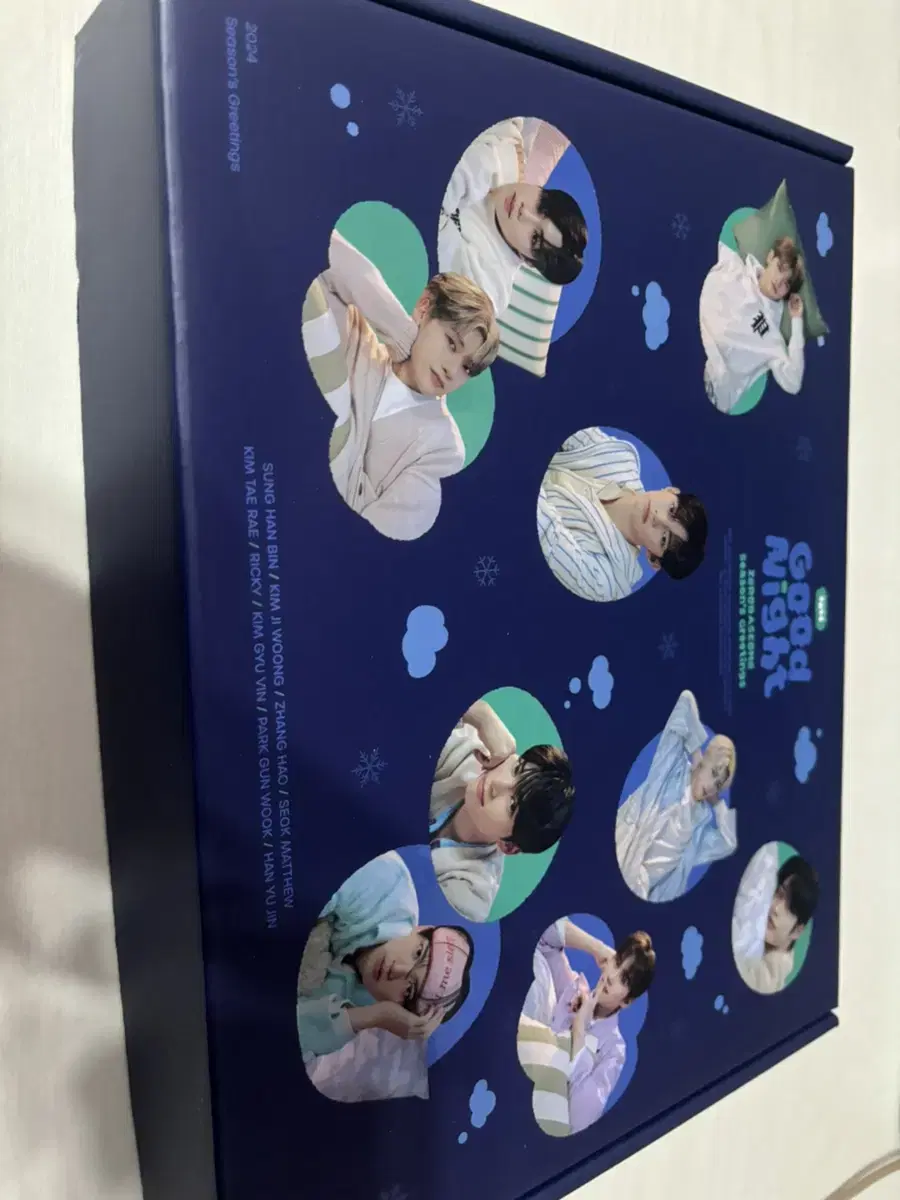 Source) 2024 unsealed zb1 seasons greetings photocard