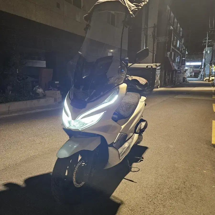 더뉴 2020년식 pcx125 판매합니다 (배달세팅 완료)