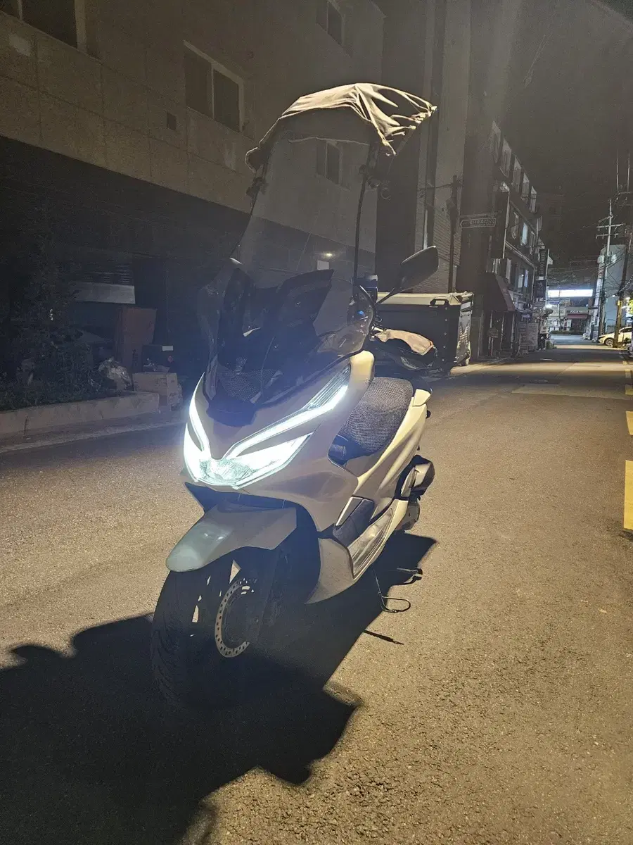 더뉴 2020년식 pcx125 판매합니다 (배달세팅 완료)