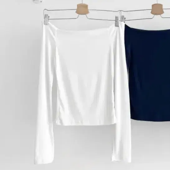 [Half-priced Delivery]Able Bello Square Off Shoulder Long Sleeve T-Shirt Sell New