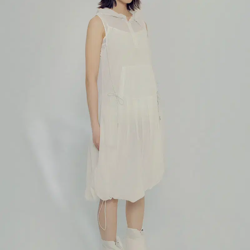 허그유어스킨 Cloud nylon pleats dress