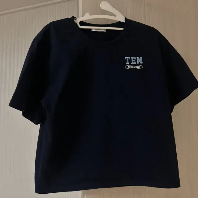 무브아 mouvoir ten logo tee_navy