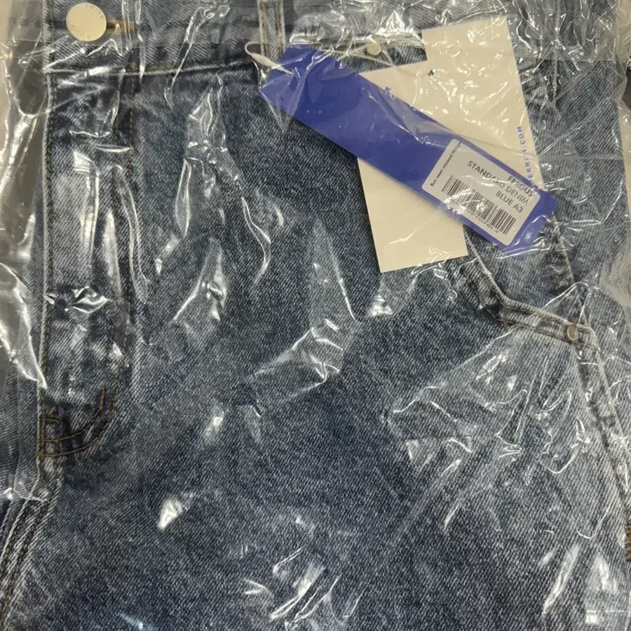 아더에러 Fergus standard denim a3