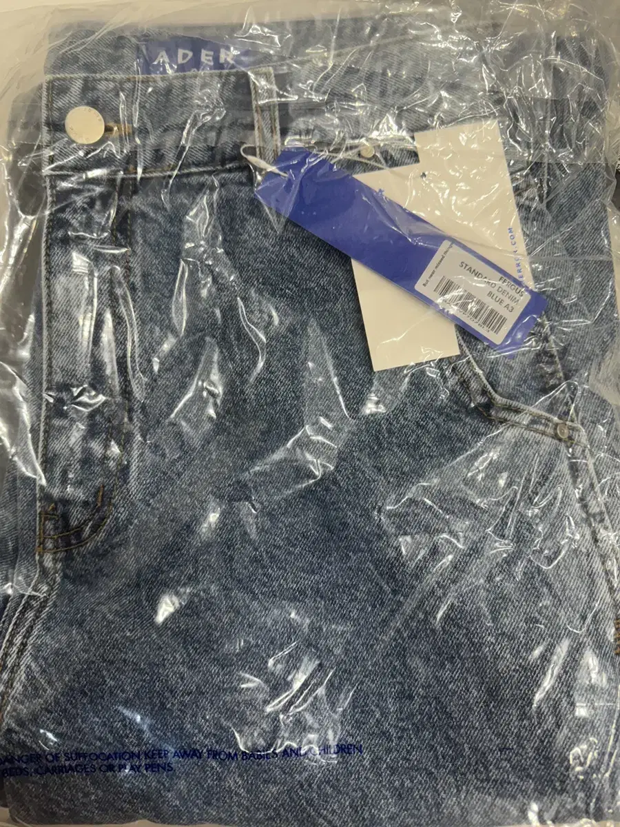 아더에러 Fergus standard denim a3