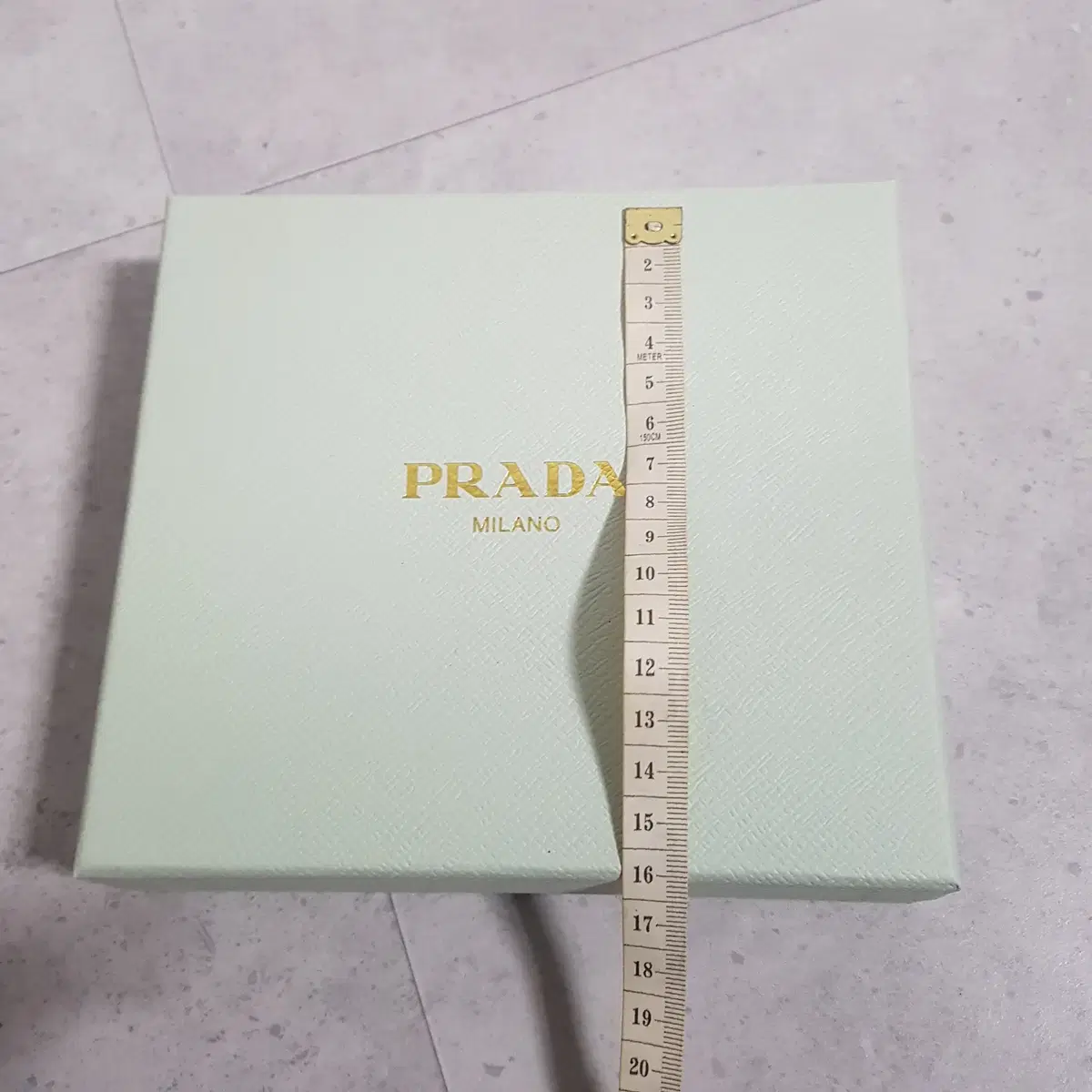 프라다 박스 PRADA 상자 16x17x5 (뒷면 스티커 제거 가능)