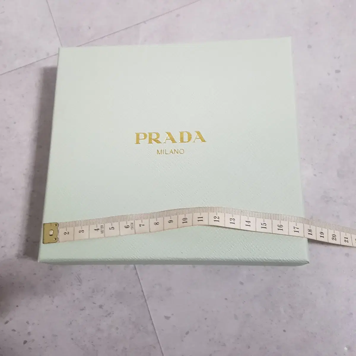 프라다 박스 PRADA 상자 16x17x5 (뒷면 스티커 제거 가능)