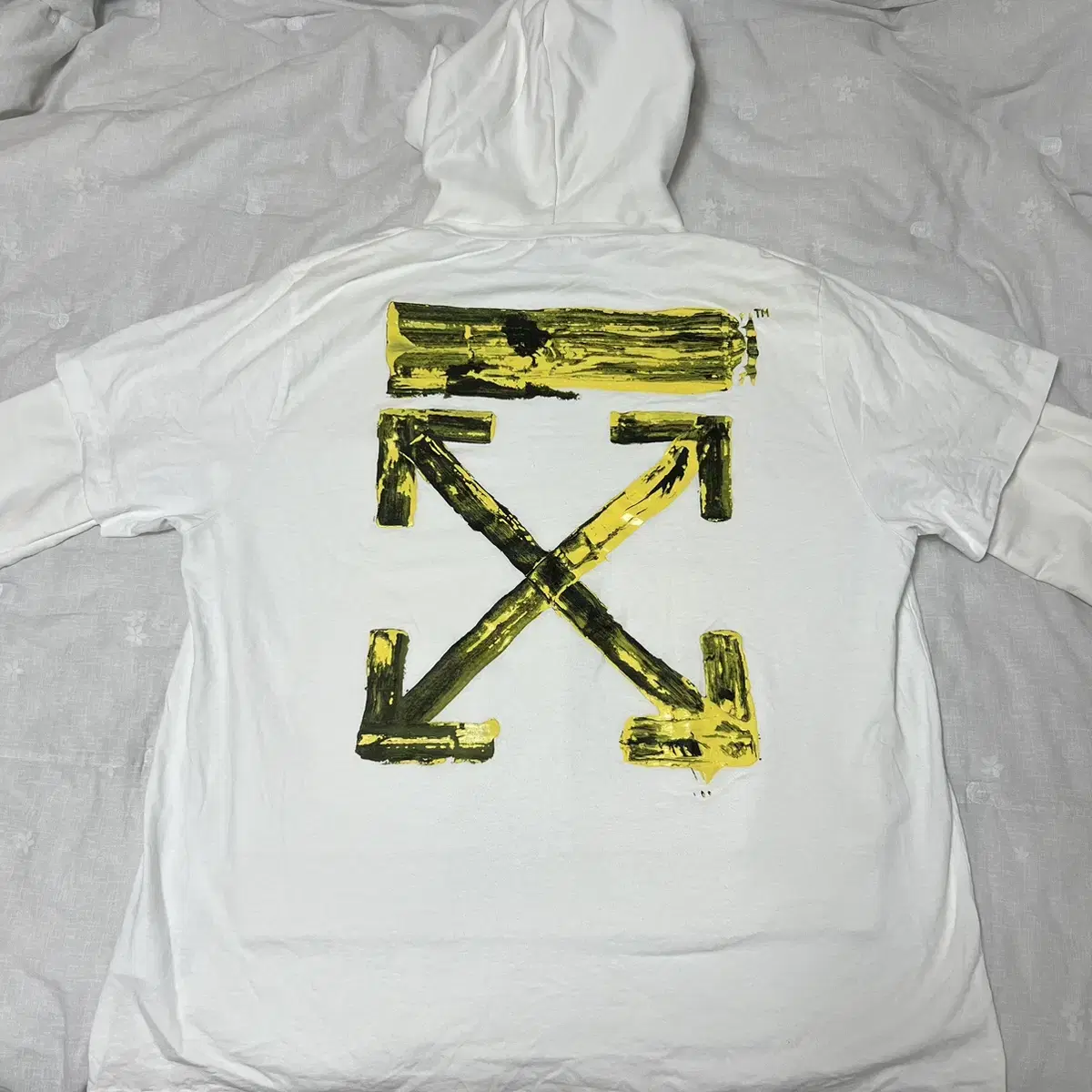 L) Off-White acrylic Hood