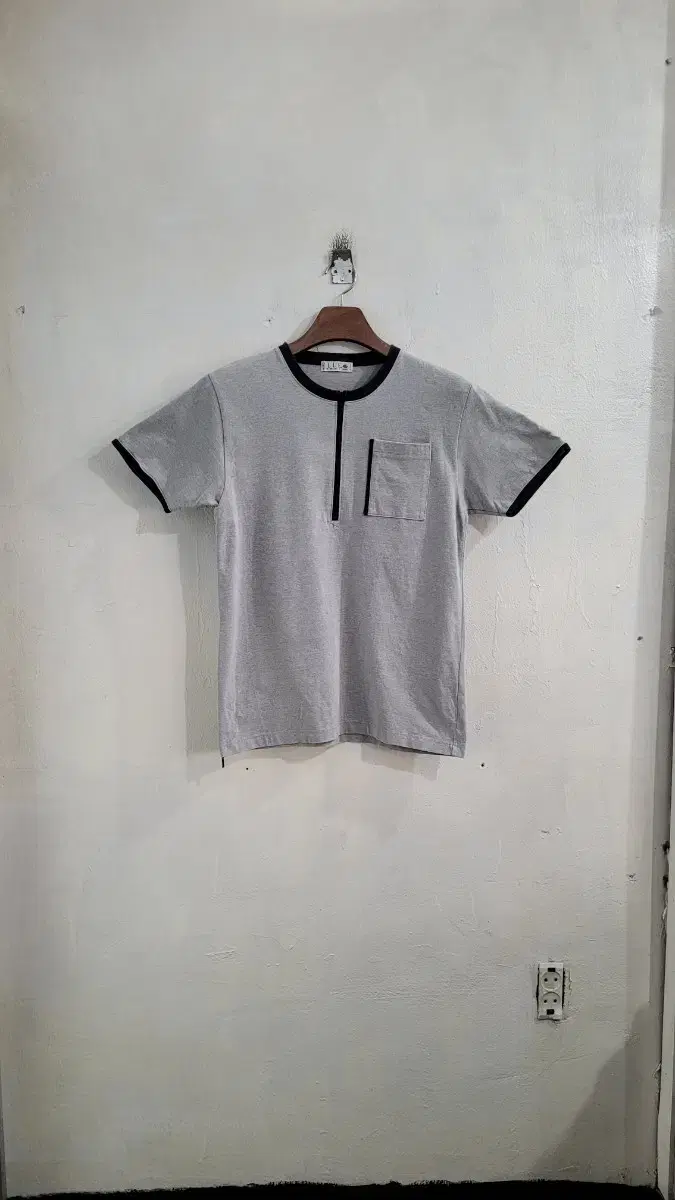 [M]JPNJapanese version of ELLE gray half halvesZip-up pocketsShort sleeve T-shirt with zipper detail!