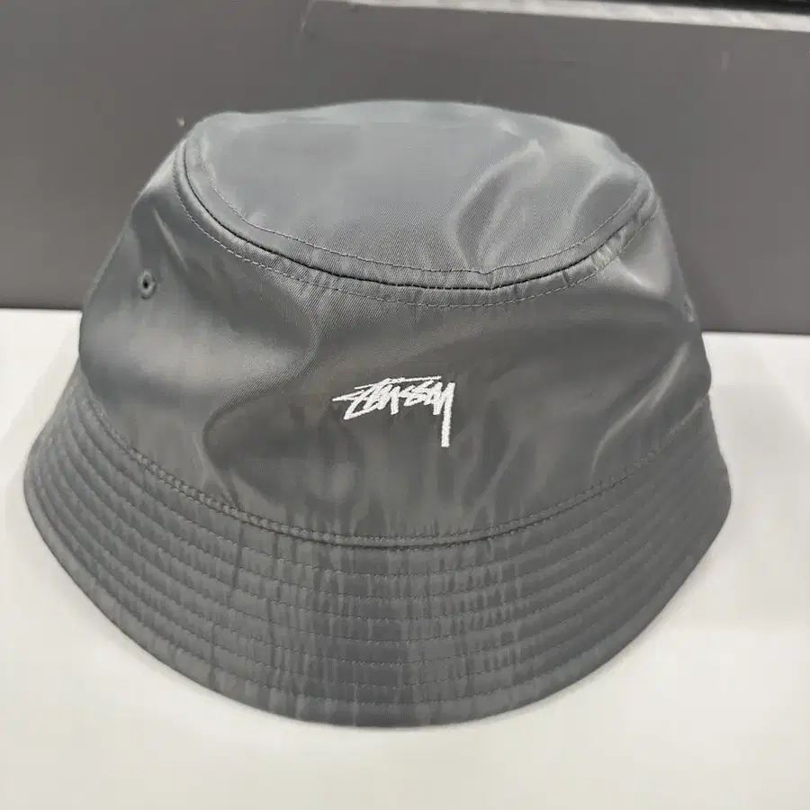 Stussy 스투시 사틴 나일론 딥 버킷햇 올리브