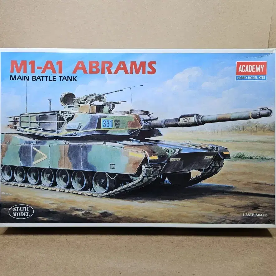 [아카데미] 1/35 M1-A1 에이브람스 전차의 휠과 포탑 조립 키트