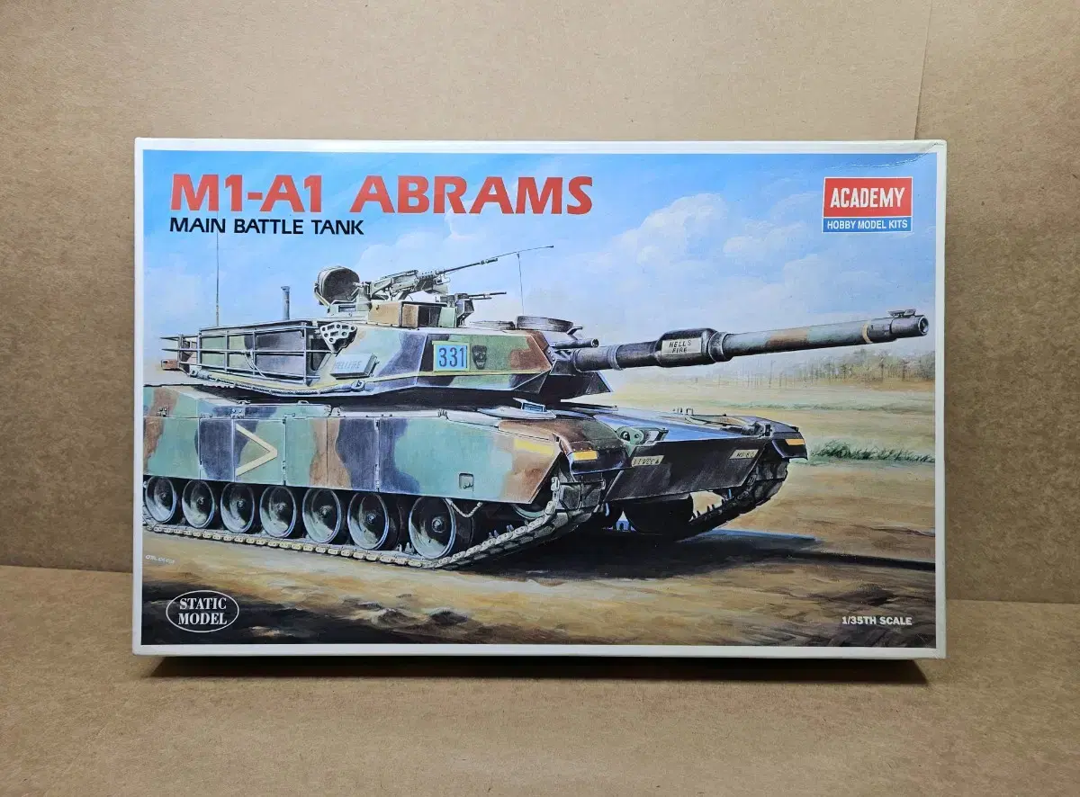 [아카데미] 1/35 M1-A1 에이브람스 전차의 휠과 포탑 조립 키트