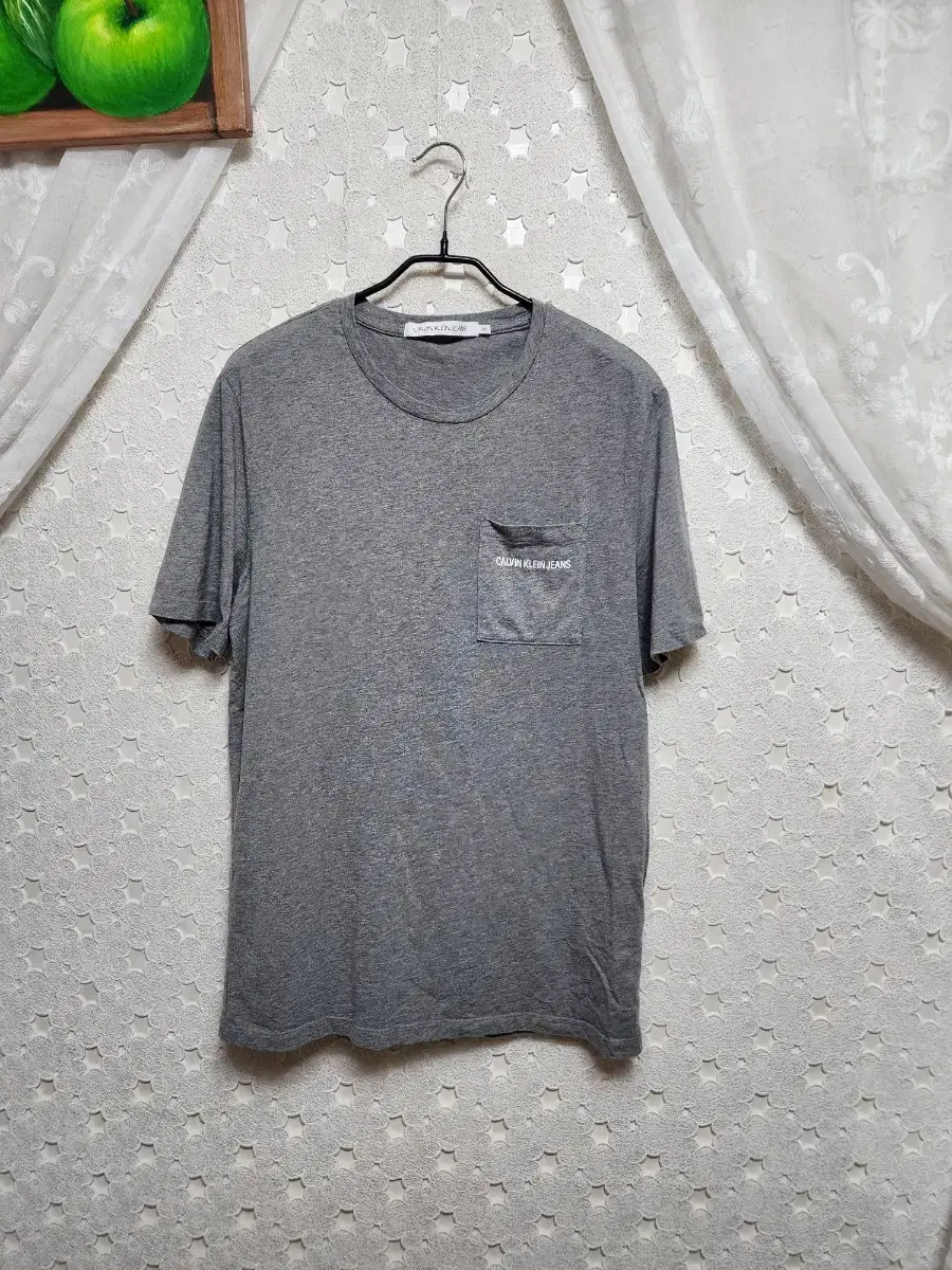 Calvin Klein T-shirt size 95