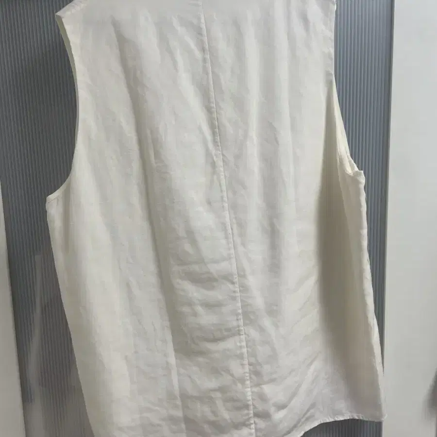 COS V-Neck Sleeveless Top White 40