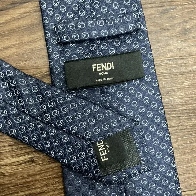 펜디 FENDI 주카 패턴 실크 넥타이 네이비