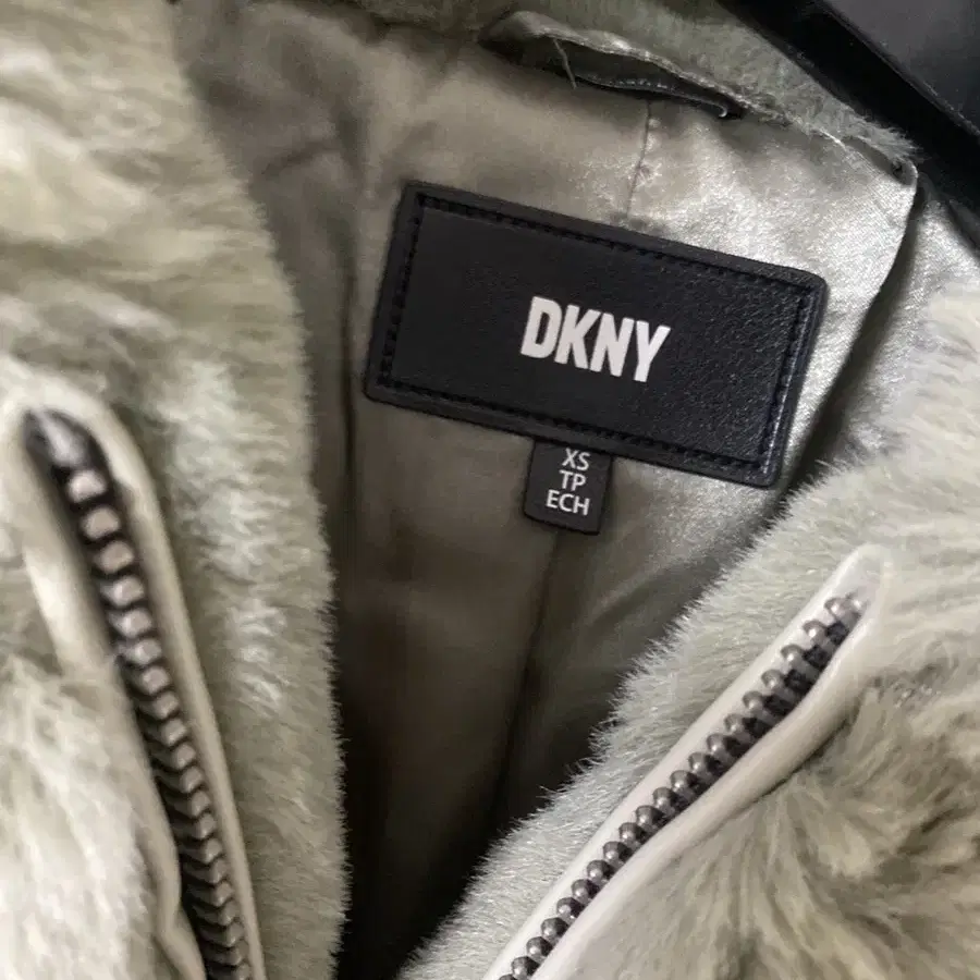 (정품)DKNY 후드 퍼 자켓 55 (구매가 $400 약54만원)